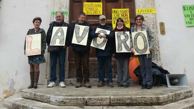 I Disoccupati sotto il Comune a Spoleto