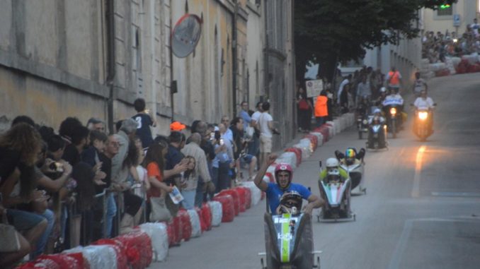 Corsa dei vaporetti 2016, chiusura iscrizioni, 64 equipaggi iscritti