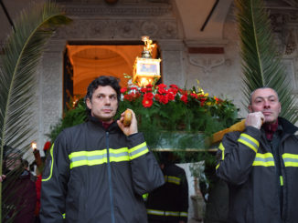 Processione di San Ponziano Spoleto, reliquia portata dai Vigili del Fuoco