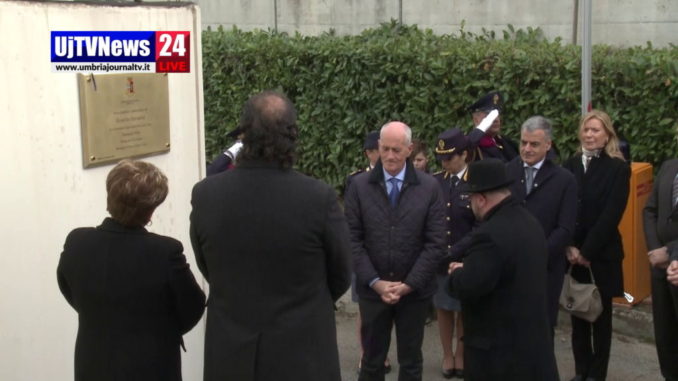 Cerimonia di intitolazione alla scuola di Spoleto per Emanuele Petri
