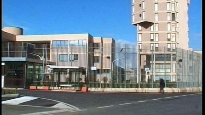 Detenuto colpisce vicecomandante reparto con spranga di metallo, Sappe: “Vogliamo il Taser”