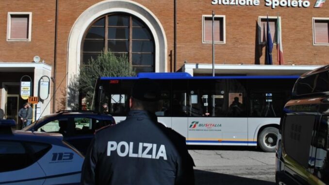 Sorpreso a spacciare nei pressi della stazione di Spoleto, denunciato