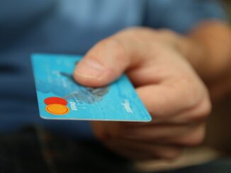 Falsificazione carta di credito denunciato giovane