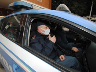 Lite tra coniugi per motivi passionali, la polizia riporta la calma