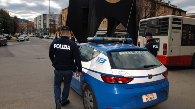 Dà in escandescenza all'interno dell'ospedale, caos al reparto di medicina