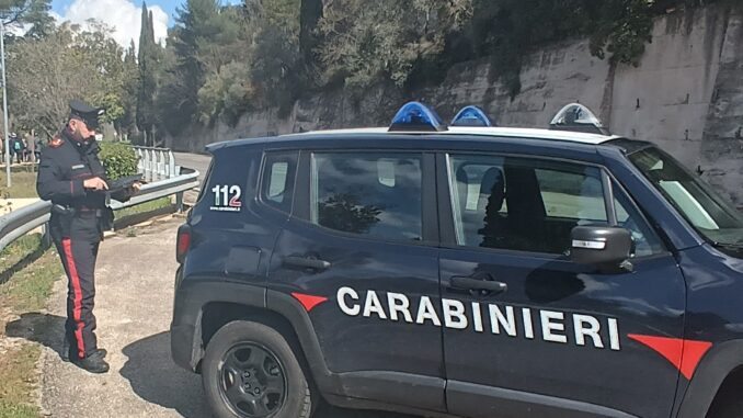 Arrestato presunto spacciatore di cocaina, recuperate dosi e denaro