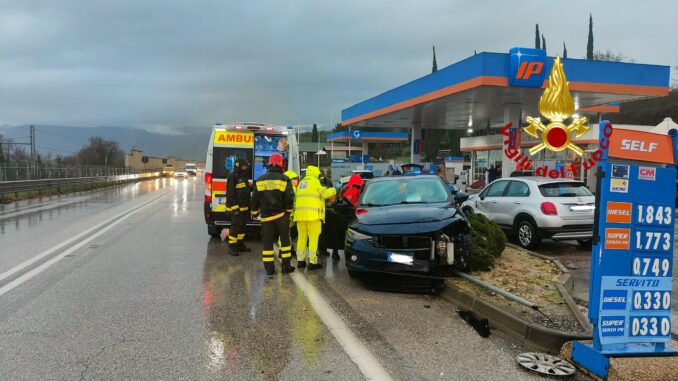 Incidente lungo la Flaminia a Spoleto, tre auto coinvolte e un ferito