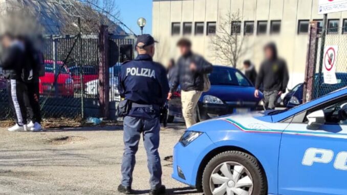 Controlli Polizia nelle scuole, a partire dalle prime ore del mattino