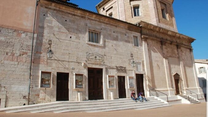 “Il Cardinale Lambertini”, la Filodrammatica Umbra al Caio Melisso