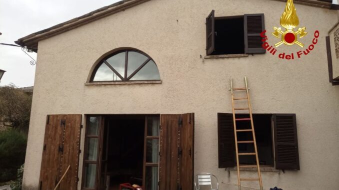Incendio in un agriturismo a Spoleto causato da una termocoperta