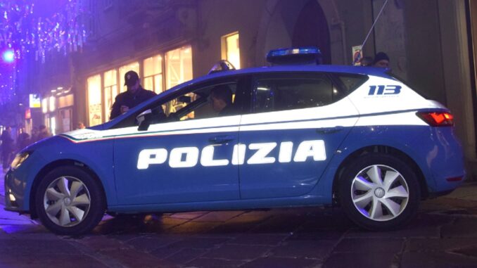Giovane ribalta auto in fuga dalla Polizia lungo il fiume Tessino