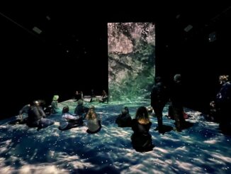 Adrien M & Claire B Presentano "Last Minute"