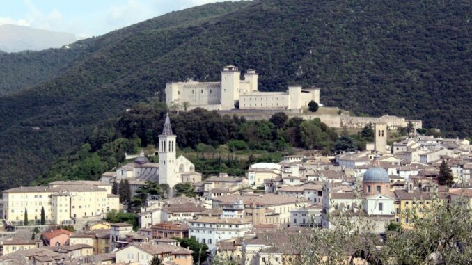Manutenzione settimanale a Spoleto: verde pubblico, strade cimiteri
