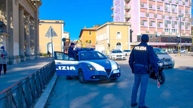 Polizia di Stato Arresta Quattro Persone per Aggressione a Foligno