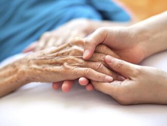 Contributo per caregiver familiari: scadenza 10 dicembre