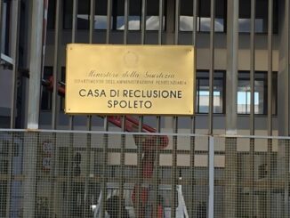 Emergenza nella casa di reclusione di Spoleto: rivolta e incendi