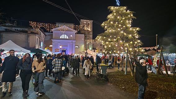Mercatini di Azzano: Un successo per la prima edizione