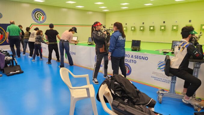 La sezione tiro a segno vincitrice del Premio "Estra per lo Sport"