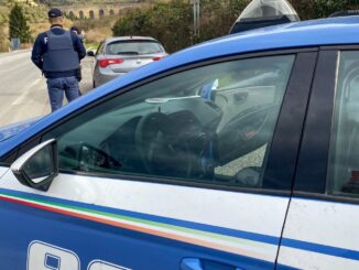 Controlli straordinari della Polizia: oltre 100 persone identificate