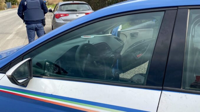 Controlli straordinari della Polizia: oltre 100 persone identificate