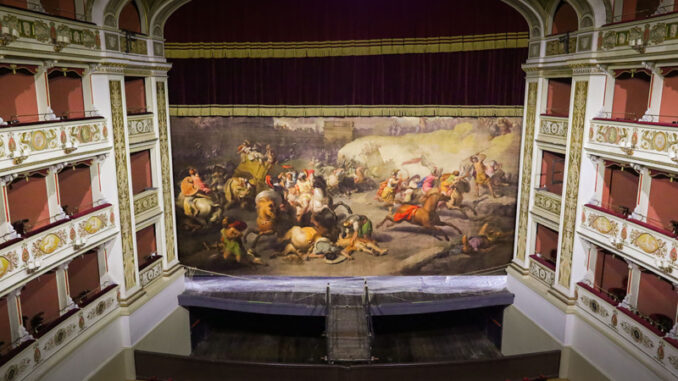Al Teatro Nuovo Gian Carlo Menotti dopo 25 anni, torna il sipario storico