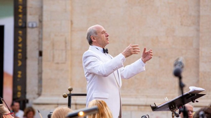 La Budapest Festival Orchestra e Iván Fischer in Piazza Duomo per il concerto finale del Festival dei Due Mondi