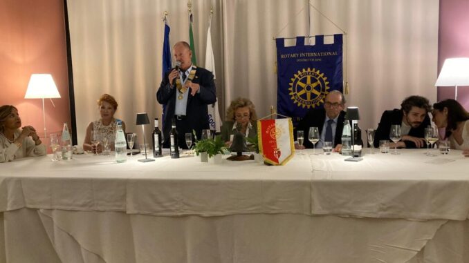 Cambio alla guida del Rotary Spoleto: Farchioni presidente