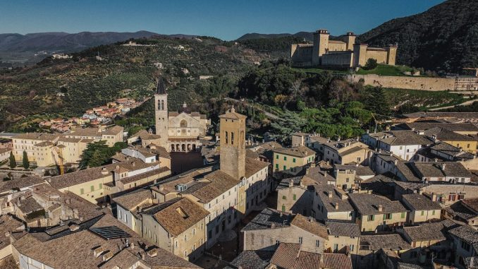 Spoleto sul palco rinvia concerti causa maltempo
