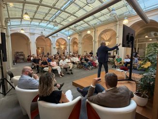 Trionfo per la mostra “LunΔtica” sui Pink Floyd a Spoleto