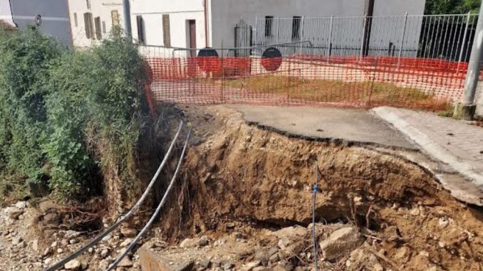 Ripristinata la strada di Casigliano dopo il crollo