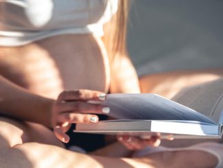 Leggere in gravidanza, libri e ascolto per le future mamme