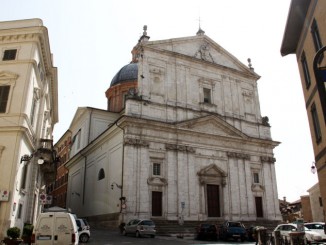 Divieto di sosta permanente di fronte alla chiesa di San Filippo