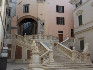 Scalinata piazza Pianciani torna al suo antico splendore Ma nel frattempo si polemizza su intervento gratuito della Lucente srl