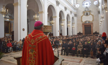 Arcivescovo Renato Boccardo si congratula con Sindaco De Augustinis