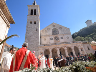 Domenica delle Palme, l’arcivescovo Boccardo il solenne pontificale nel Duomo di Spoleto