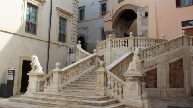 Piazza Pianciani, distrutta scalinata, fine ripulitura nel 2016, c'era Fabrizio Cardarelli