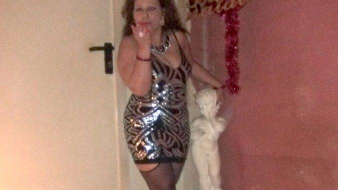 Morena Capoccia la pornostar, cittadina onoraria di Spoleto, lo chiedono i fan | VIDEO