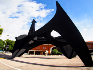 A Spoleto lavori di sistemazione per il Teodelapio di Alexander Calder. L'opera era stata danneggiata un anno fa da un pullman di Busitalia