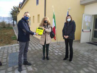 Spoleto: L'ANCRI dona un defibrillatore alla scuola primaria di Beroide