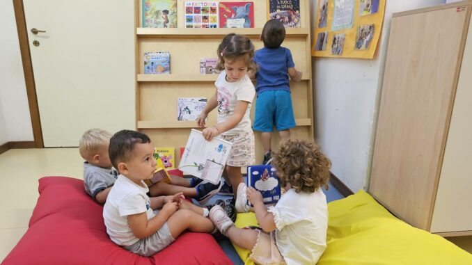 Libreria Giunti Al Punto dona 100 libri al nido “Il Girotondo”