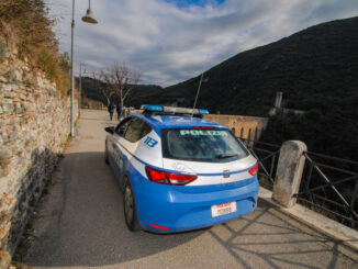 Furti reiterati e utilizzo indebito di carte di credito, la Polizia di Stato arresta un 24enne