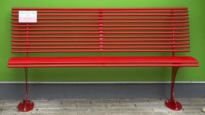 Femminicidio: a Spoleto una panchina rossa per Laura Papadia